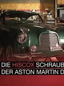 Grüner Aston Martin DB 2/4 Mark II in einer Schrauberwerkstatt mit dem Text "Die Hiscox Schrauberwerkstatt Der Aston Martin DB 2/4 Mark II"