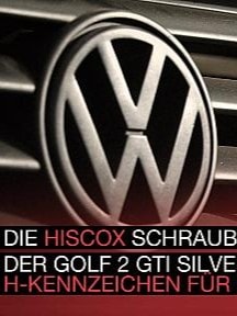 Eine Nahaufnahme des Kühlergrills eines Volkswagen Golf 2 GTI Silverstone mit dem VW-Logo und dem GTI-Schriftzug. Text im Bild: 'DIE HISCOX SCHRAUBERWERKSTATT DER GOLF 2 GTI SILVERSTONE H-KENNZEICHEN FÜR EIN LIEBHABERSTÜCK'