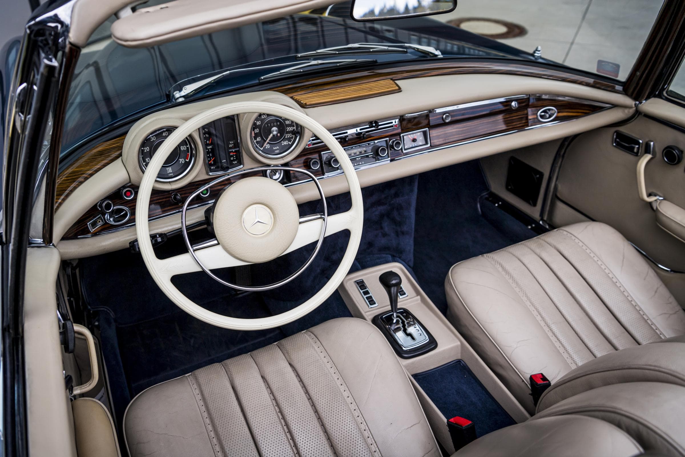 Mercedes Benz 280 SE Oldtimer im Portrait: Innenraum